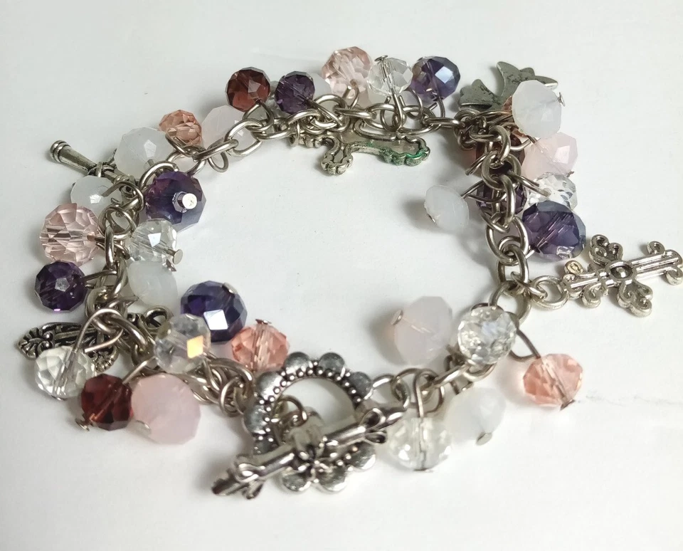 Pulsera de eslabones de cadena con piedra lunar facetada y otros cristales y cruces religiosas Foto 3 de 4