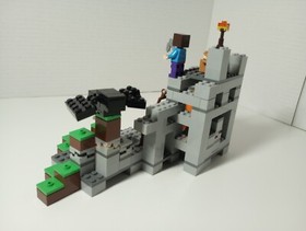 LEGO Minecraft The Cave #21113 100% Complete w/Box PLUS 8.5" STEVE Action Figure