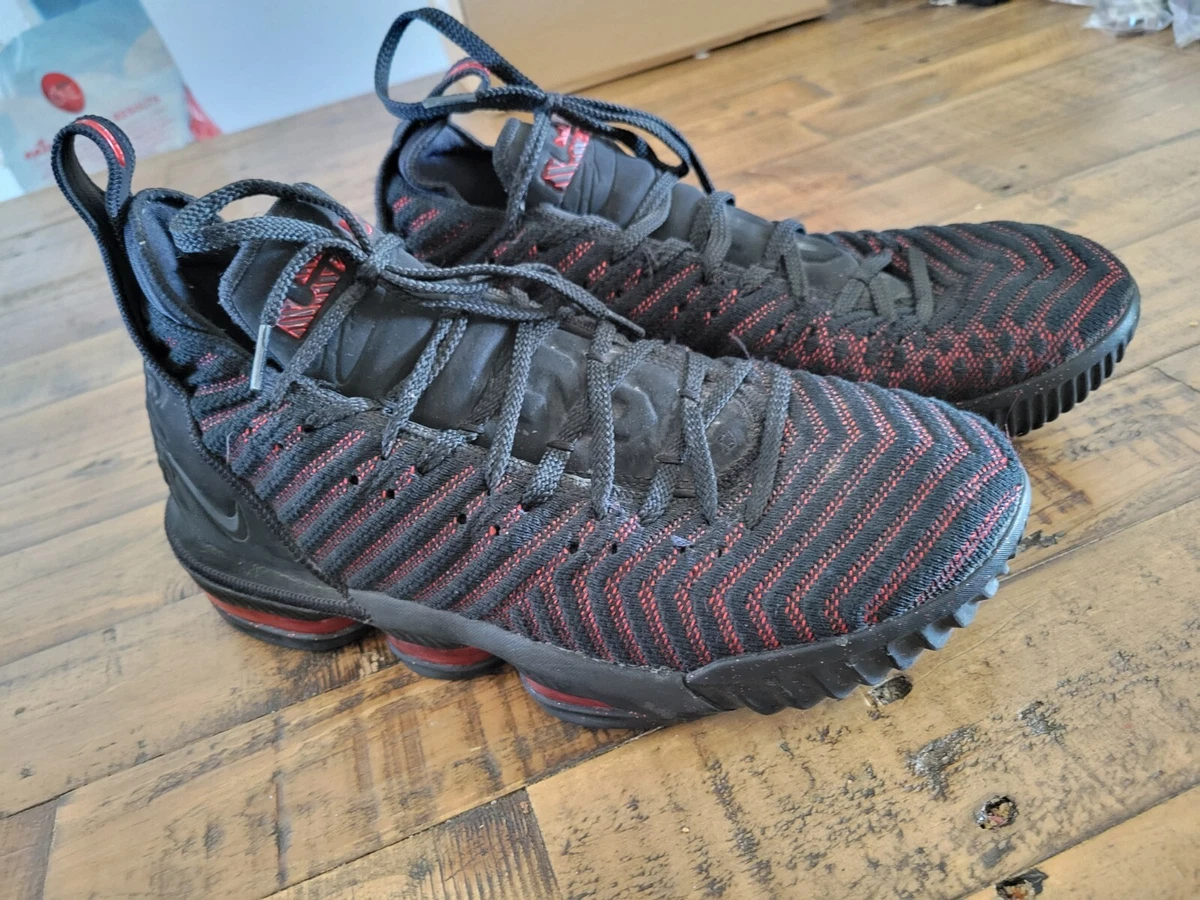 Chaussure cheap lebron 16