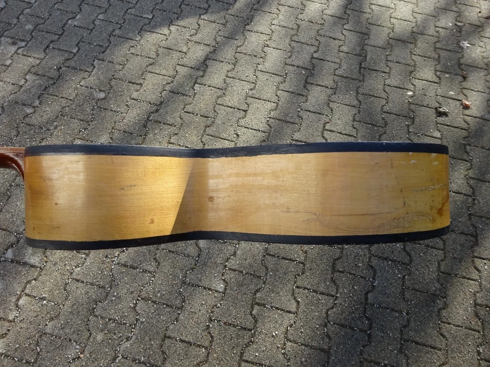 Guitarra antigua para reparar - Imagen 4 de 4