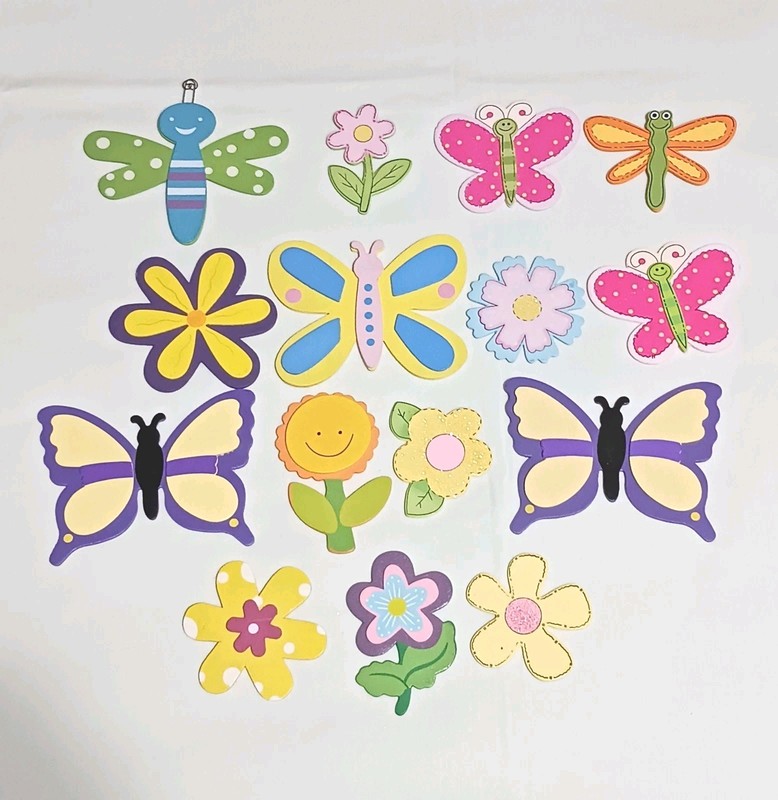 15 piece lot - Spring wooden craft shapes Butterflies, Flowers 🦋 🌼 🌸 🌻 
