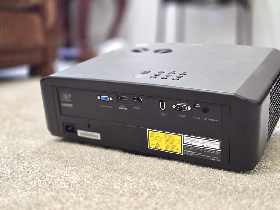 JVC NZ30B 4K Laser Home Theater Projector- in Excellent Condition - Image 2 of 4