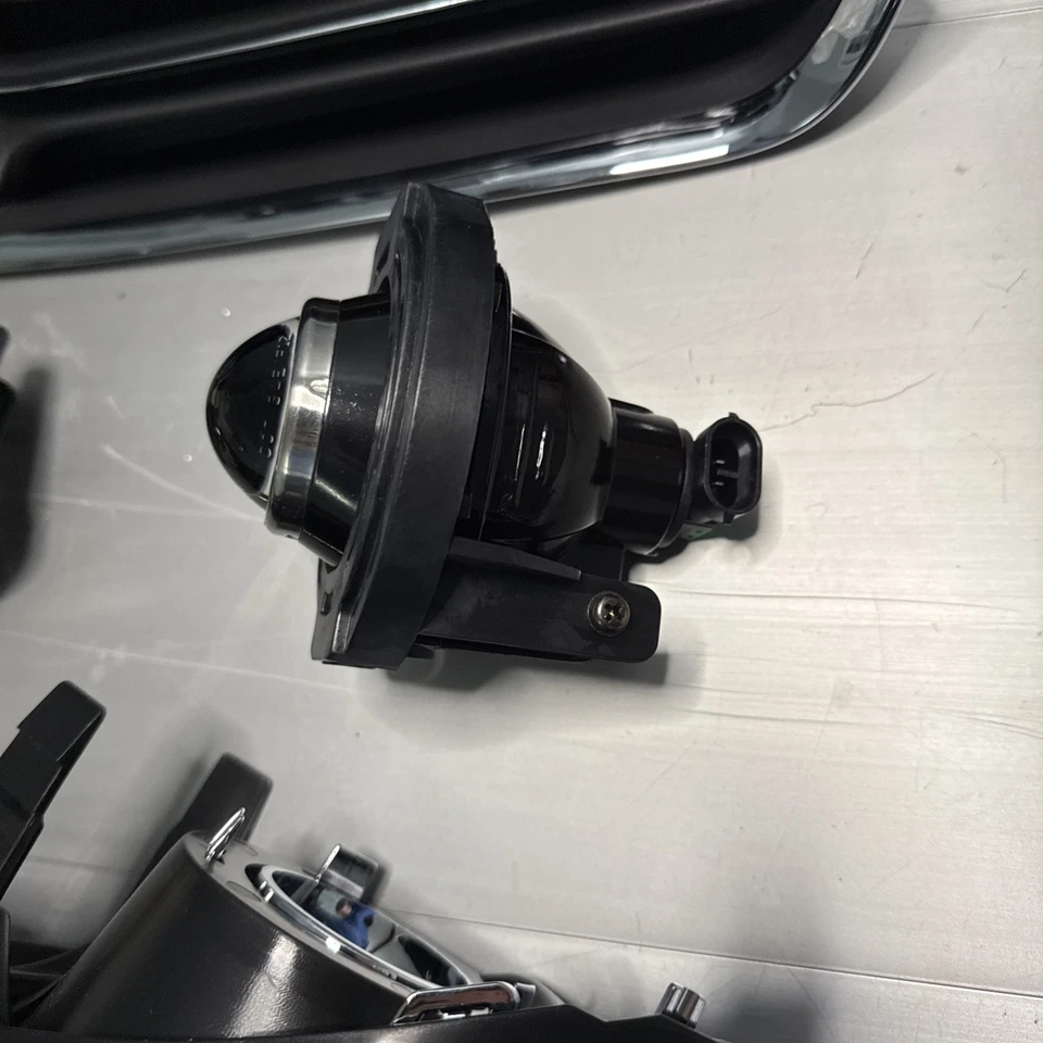 Подходит для Chrysler 300 2011-2014 годов выпуска пара прозрачных прожекторов противотуманных фар + ободок + переключатель - Изображение 2 из 4