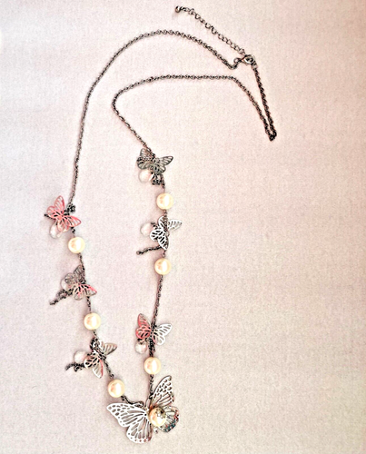 PRETTY 36” ADJUSTABLE SILVER TONE BUTTERFLIES & PEARLS FASHION CHARM NECKLACE - Picture 3 of 6