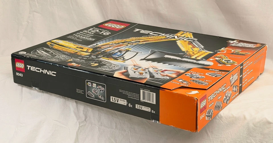 LEGO Technic 8043 Sealed In Box, Huge Motorised Excavator  12-16 Years - Image 4 of 4