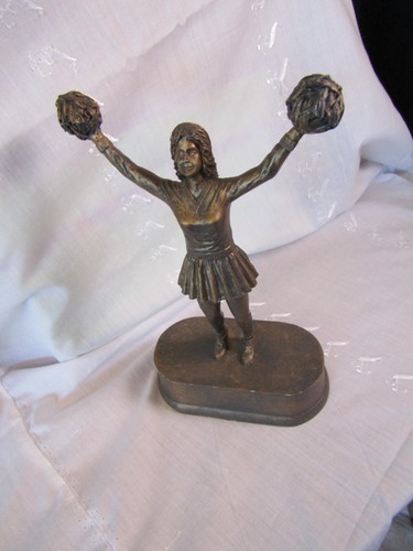 Cheerleader - Trophy - Vintage - Brass - Female on Stand - (900-103) - Picture 4 of 7