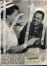 1955 Press Photo Boxer Archie Moore & Nurse Arra Dickinson, San Diego, CA