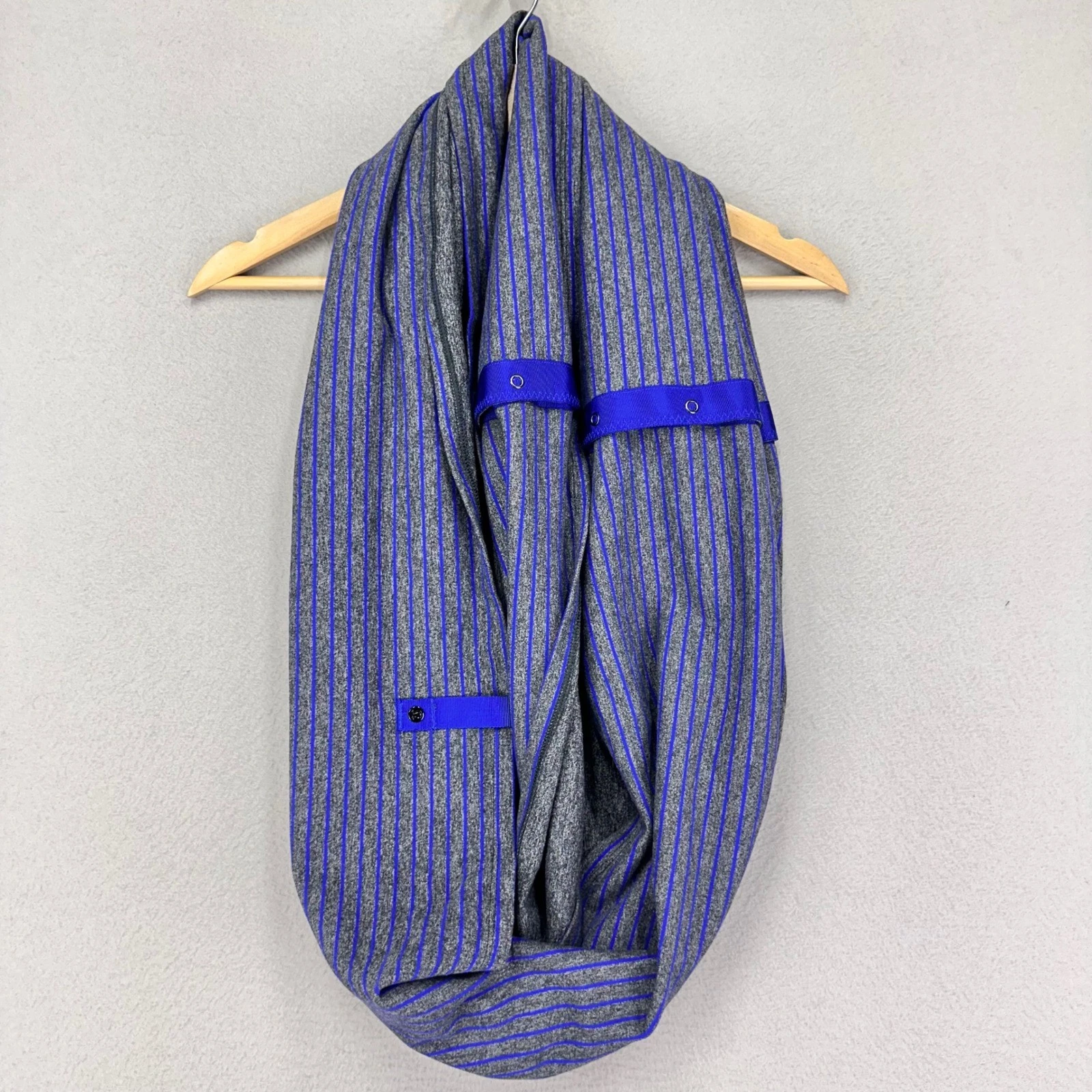 lululemon Vinyasa Snap Scarf - Rulu - Grey/Blue Striped Comfort Outdoor
Opens in a new window or tab