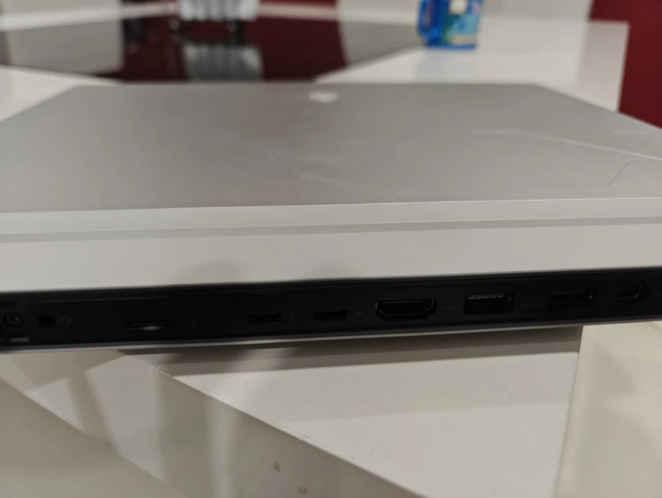 Alienware X16 R2 240Hz QHD+ 2.5GHz Ultra 9 185H 32GB 4TB SSD RTX 4090 Garantía  Foto 4 de 4