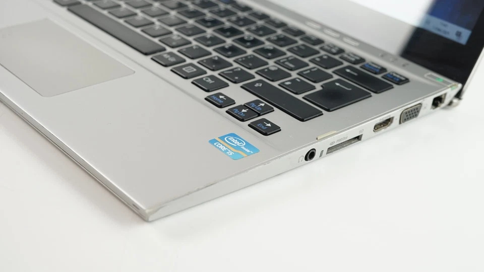 Sony Touch Laptop i5 8GB RAM 128GB SSD Win10 HDMI WiFi 13.3 in Slim Light PC - Image 2 of 4