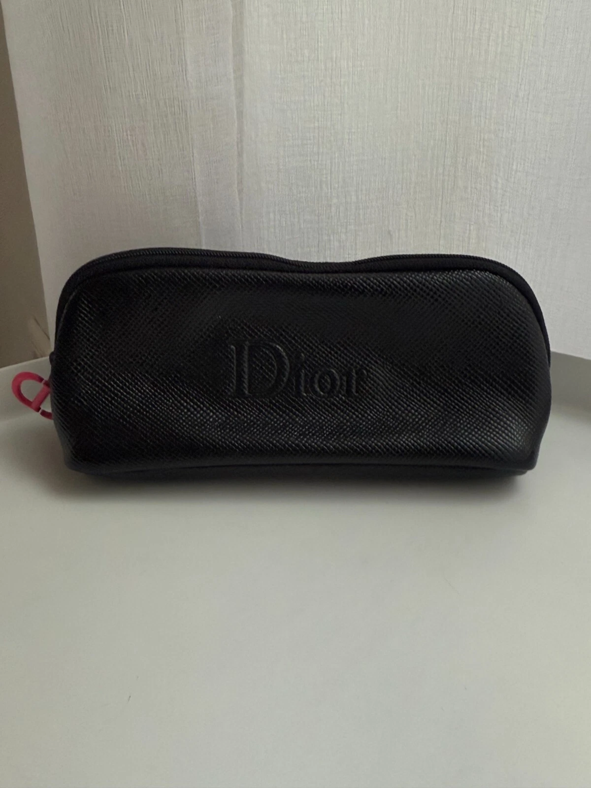 Jolie trousse noir Triangle Dior Neuve