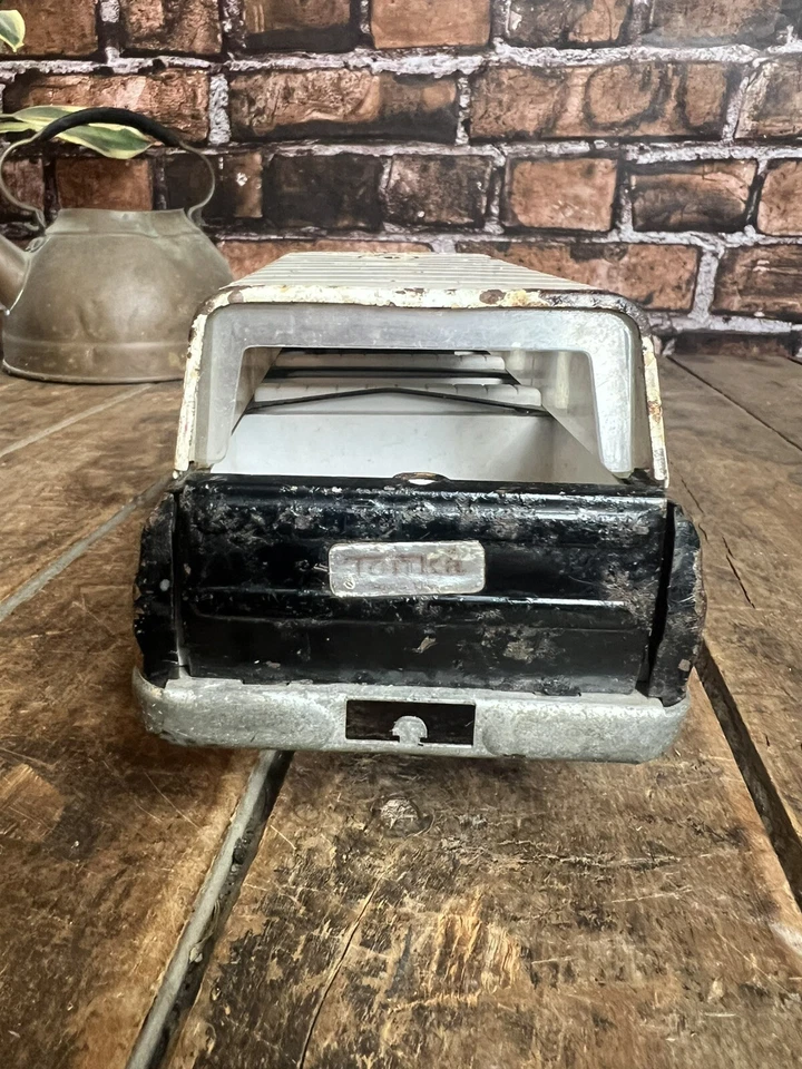 Camión de juguete de policía Tonka de la década de 1960 - Jeep Wagoneer Hi-Way Patrol - acero prensado Foto 4 de 4