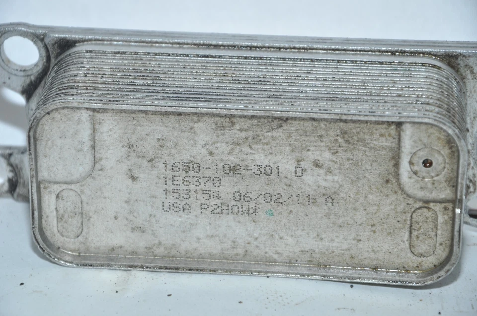 Dodge Grand Caravan 2011-2013 3,6 L soporte enfriador de aceite OEM (1650102301) Foto 2 de 3