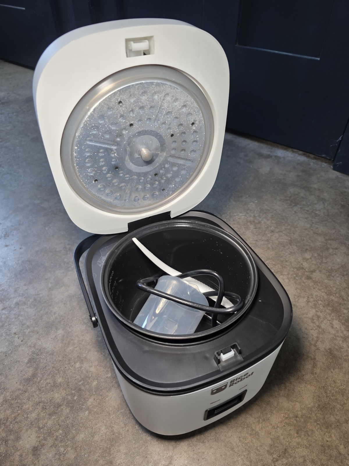 Rice Robot XL Electric Rice Cooker 2L White Black Ceramic Inner Pot