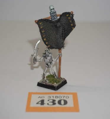 Warhammer Fantasy Undead Skeleton Standard Bearer - Metal