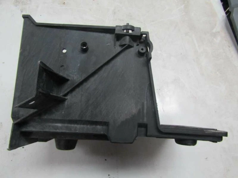 Cubierta inferior de bandeja de batería de motor Volvo C70 C30 S40 V50 2007-2012 2,5 L T5 30667941 Foto 2 de 4