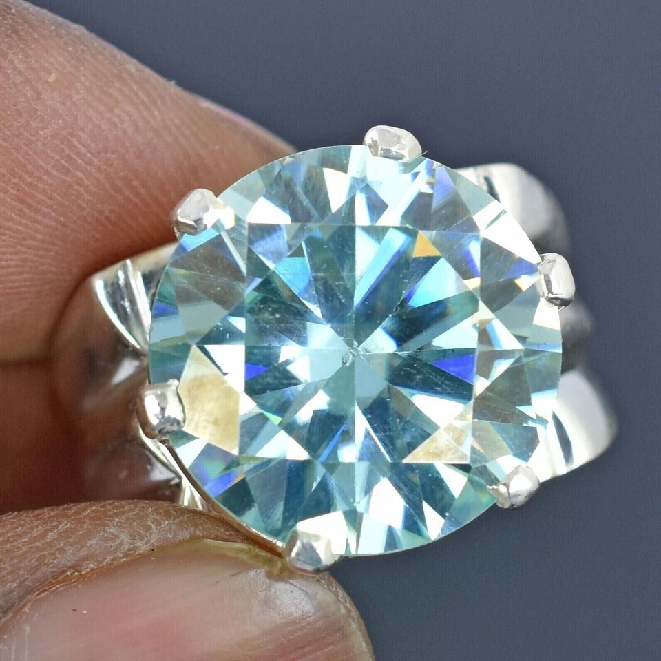 18 Ct. Round Lab Created Blue Diamond Solitaire Engagement Ring In 925 Silver - Image 3 of 4