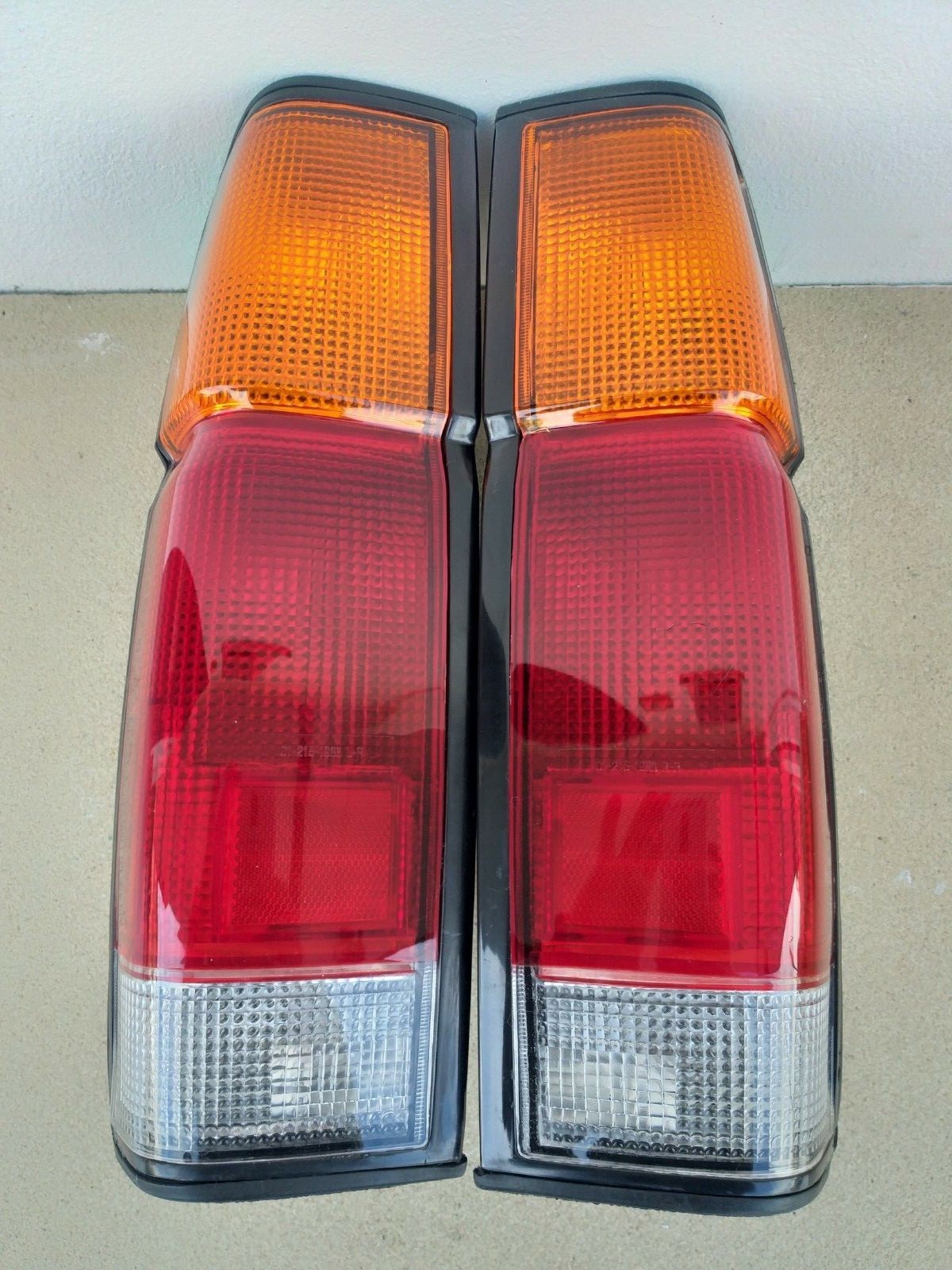 COPPIA FARO FANALE POSTERIORE PER NISSAN KING CAB 1991 D21 PICK UP ALTO