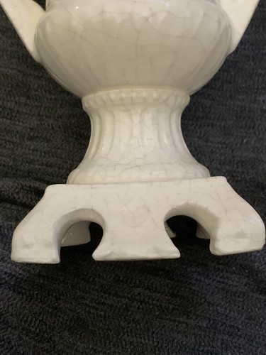 Maruhon Ware White Dual Handle Urn Embossed Cherubs Circa 1930’s-1950’s. - Picture 7 of 12