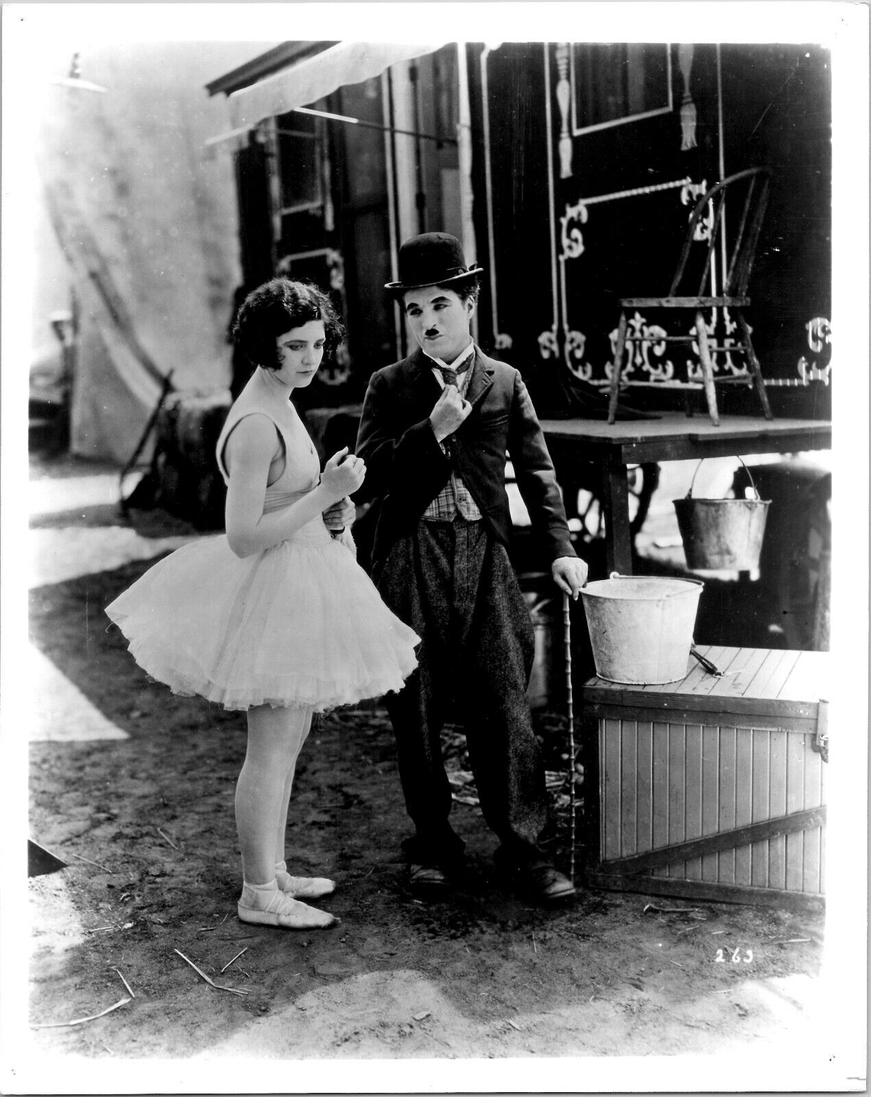 Charlie Chaplin, Myrna Kennedy 