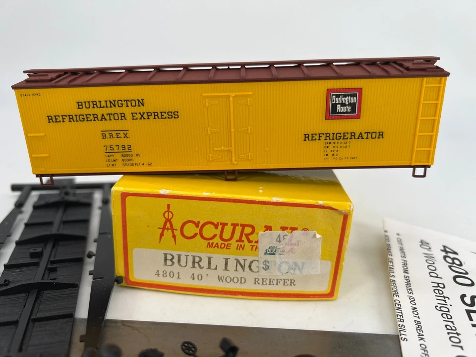 Accurail #4801 HO Scale Burlington 40' Wood Reefer Unassembled Kit w/ Box - Image 2 of 4