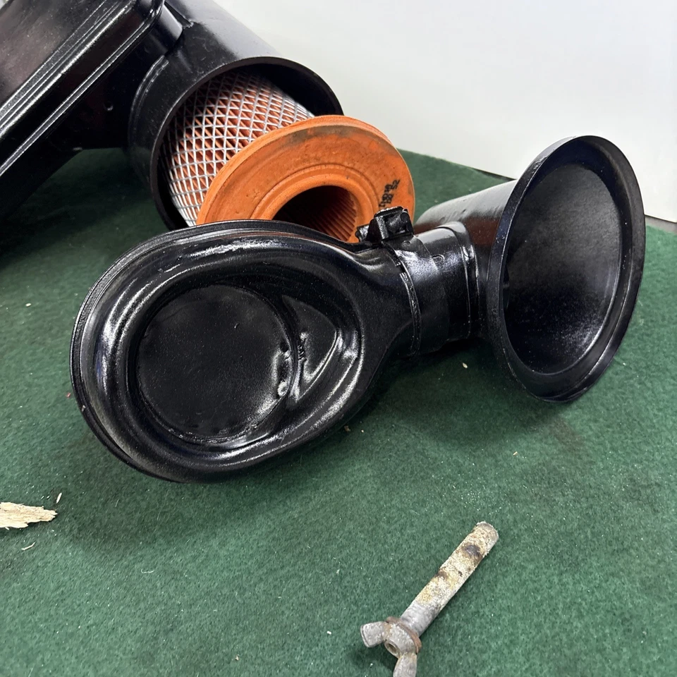 Conjunto de carcasa de filtro de filtro de aire 75-80 MG MGB con regulador vintage restaurado Foto 3 de 4