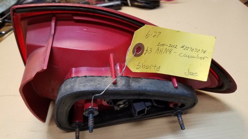 2000-02 Cavalier (L) tail light - Picture 2 of 2