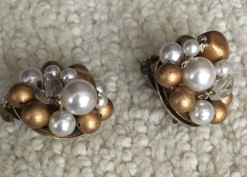 Vintage Gold Tone Earrings With Pearls (1 Pair) Women's Jewelry JAPAN Signed - Image 2 of 4