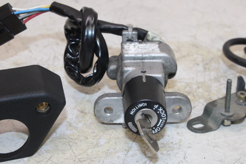 Ducati Monster 900 1998 OEM juego de llaves de encendido con bloqueo de asiento Foto 2 de 4