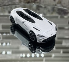 Hot Wheels ASTON MARTIN V12 1:64 modellino auto pressofuso - estrazione blister fresco sfuso