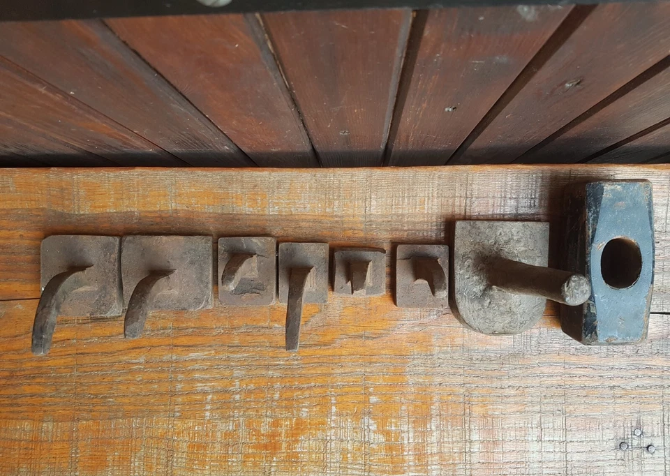 Lot ancien outil ancienne forge fer forgé masse forgeron tas tasseau enclume - Photo 4/4