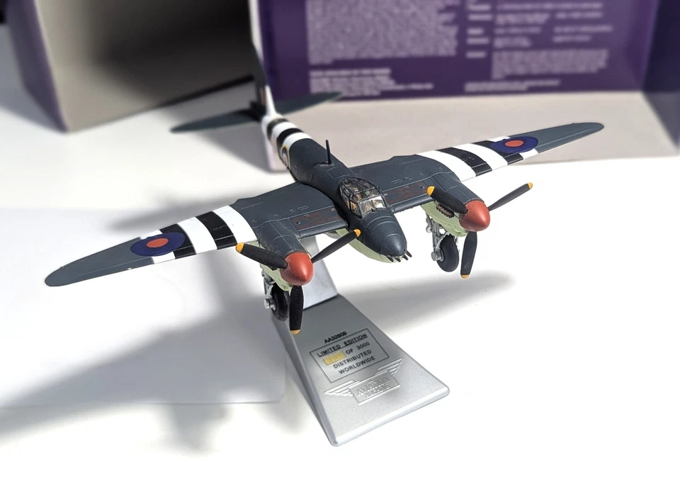 Corgi 1/72 Scale Diecast AA32809 DH Mosquito FB VI-HR118 3-W NO.235 Sqn, 1944 - Image 2 of 4