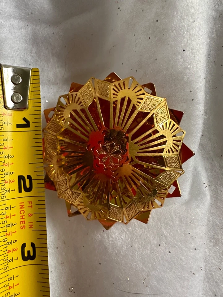 Cubierta de luz de Navidad de filigrana de latón con copo de nieve Hallmark Foto 4 de 4