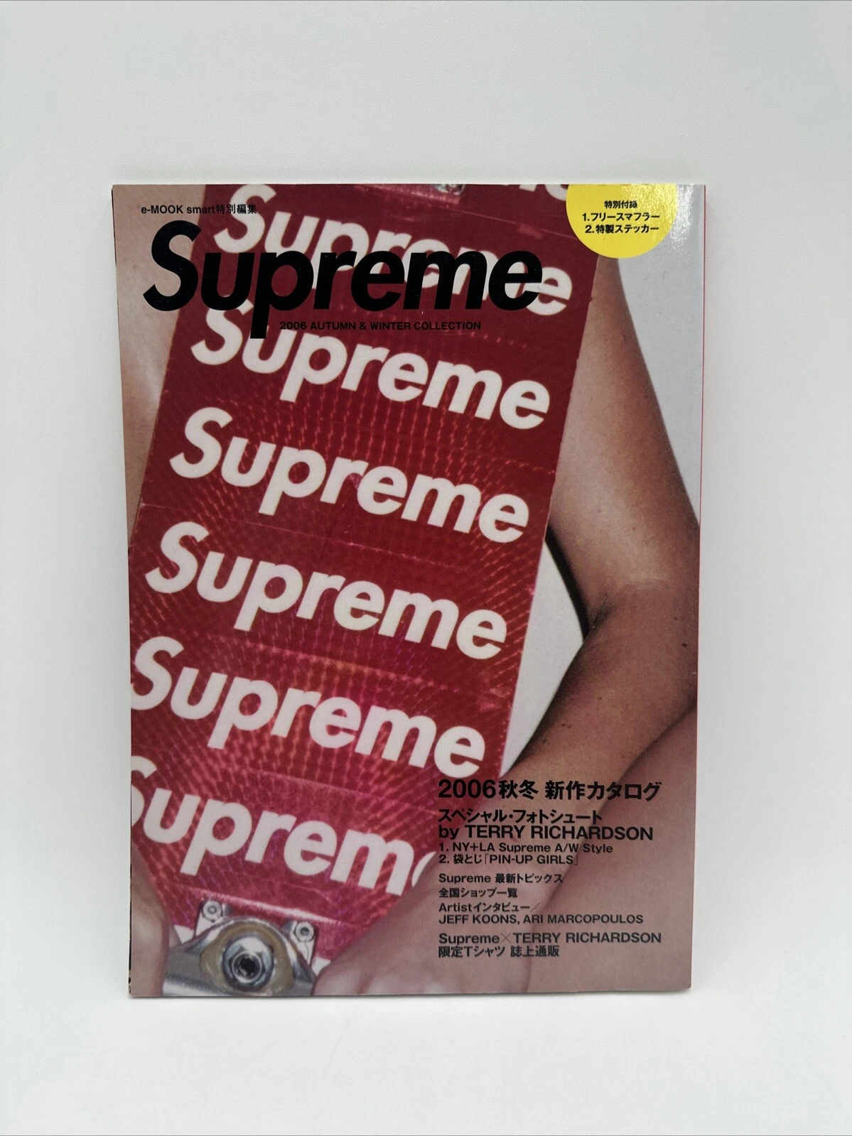 Magazine Supreme Automne Hiver 2006 sans écharpe tout autocollant et brochure comme neuf