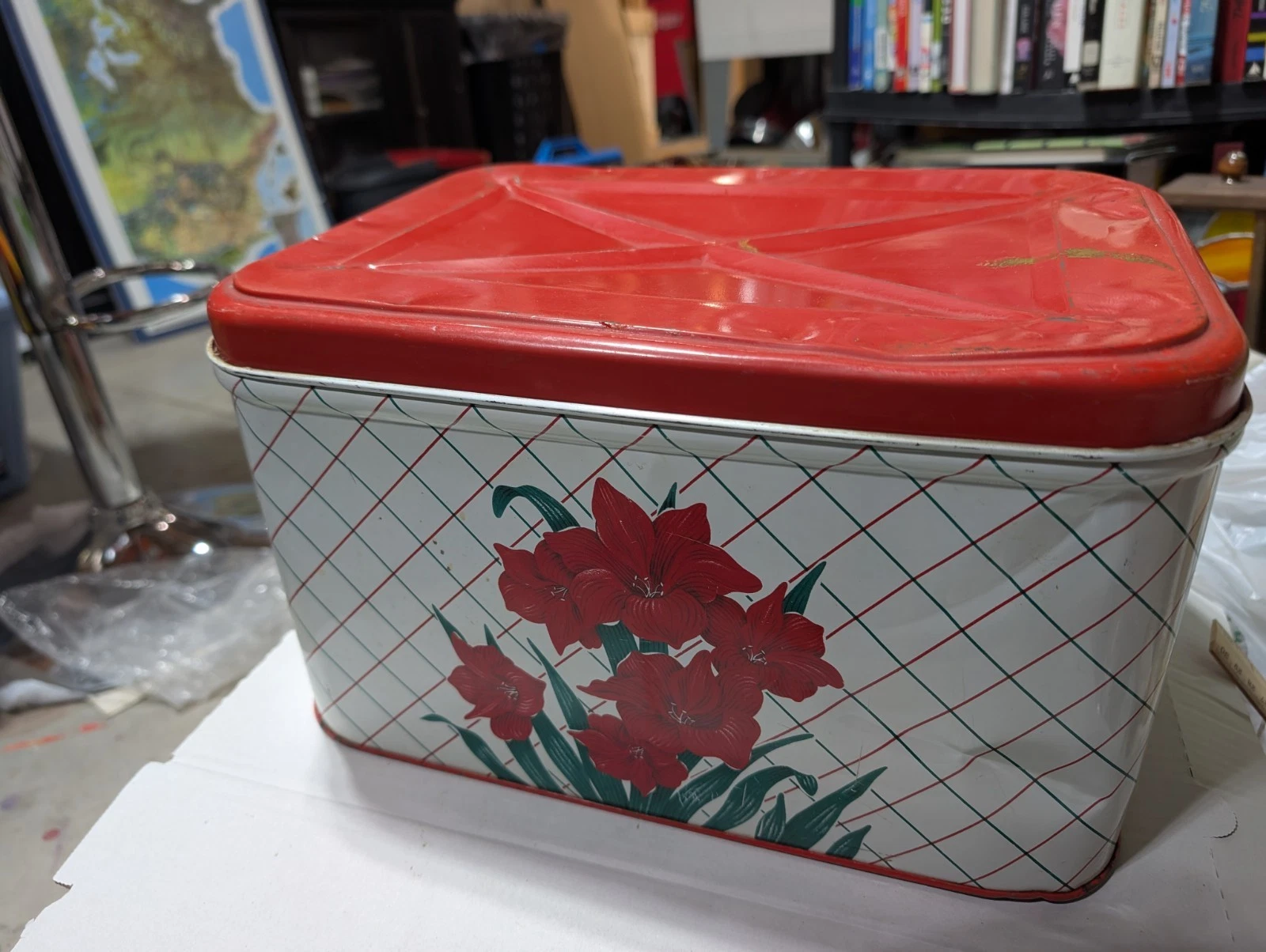 Vintage Metal Tin Floral Bread Box, 13.5" x 9.5" x 8", Retro Kitchen Décor