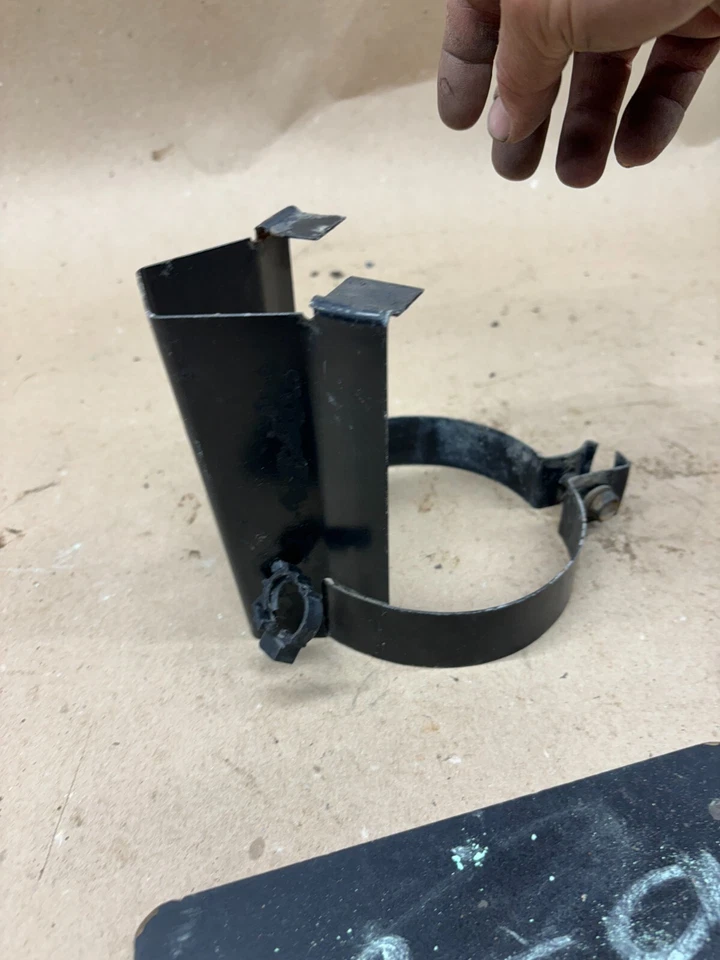 Chevrolet GMC K1500 K2500 1988 1989 90 91 92 93 SOPORTE DE MONTAJE DE BOTE DE VAPOR DE COMBUSTIBLE Foto 4 de 4