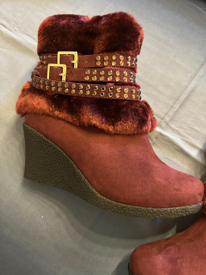 Joan Boyce Burgundy Faux Fur Sneaker Boots. Size 7.5 Fur Lining Never Worn Red - Image 3 of 4