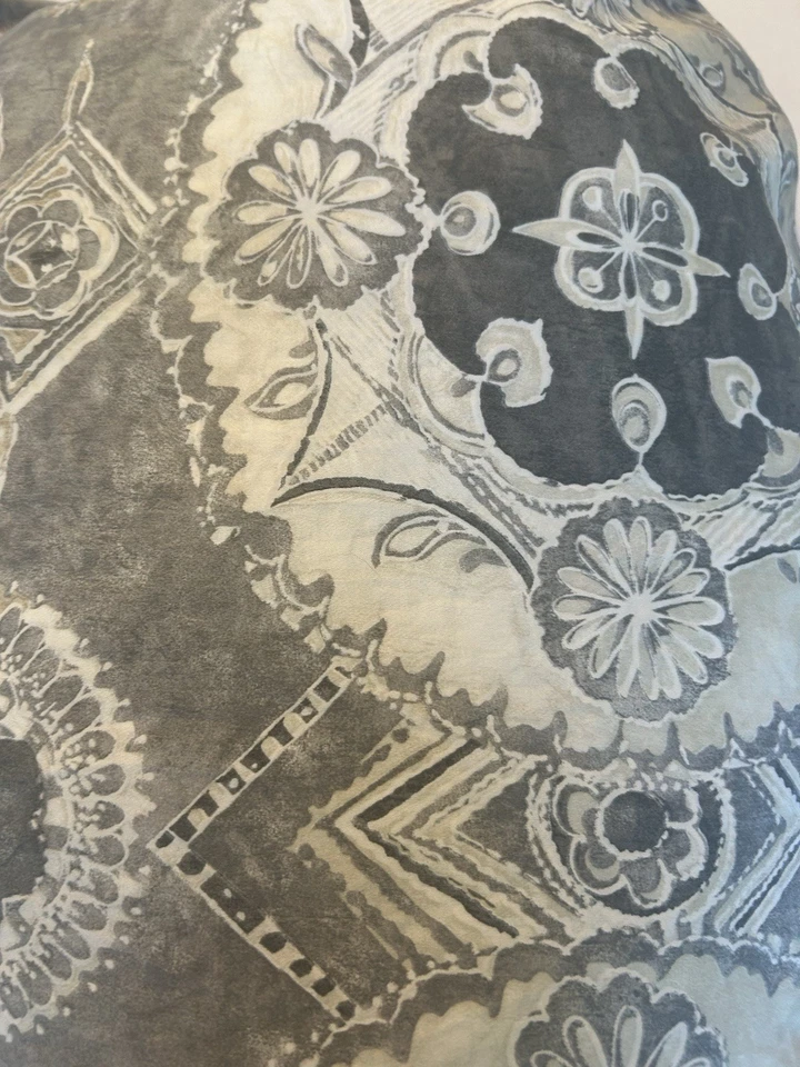 POTTERY BARN JACQUELYN MEDALLION King DUVET  & King Pillow sham - Image 2 of 4