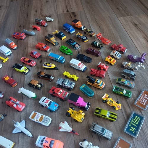 Vintage Lot Of 85 Hot Wheels,Matchbox Cars W/ Hot Wheels Rolling Case Holds 100 - Picture 9 of 12