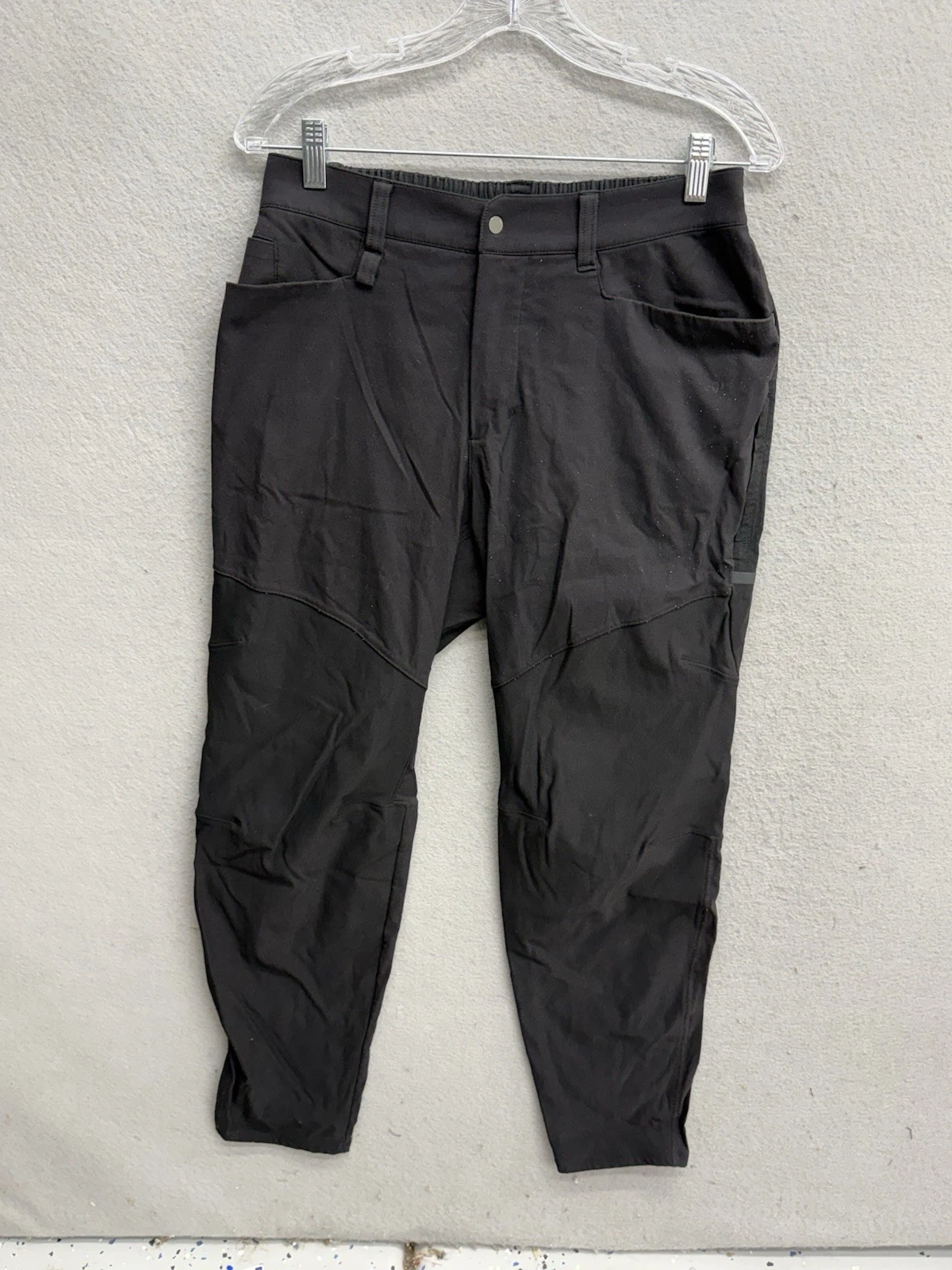 Lululemon Hike Pant Men size 30 Black Waterproof Zip Pockets Ankle