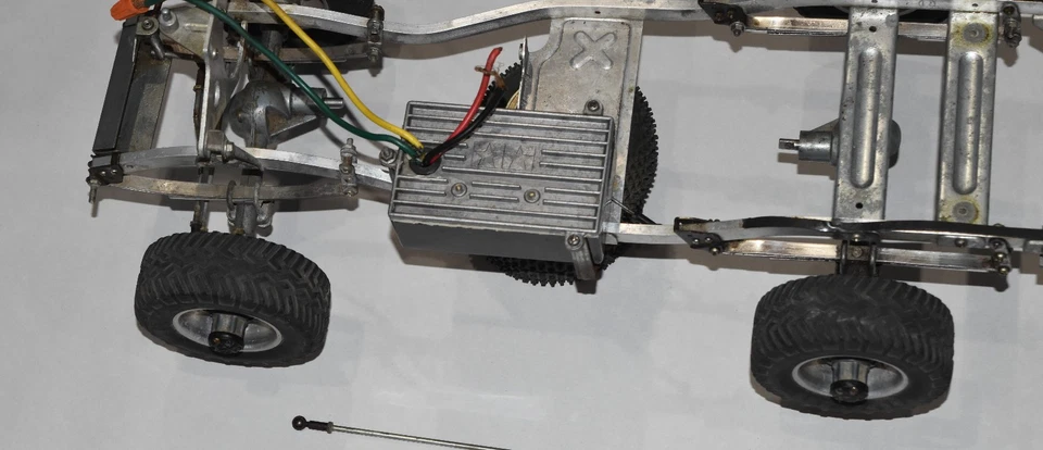 Vintage Tamiya 1/10 R/C 1981 4x4 Toyota Hilux Pickup Truck Chasis - Image 2 of 4