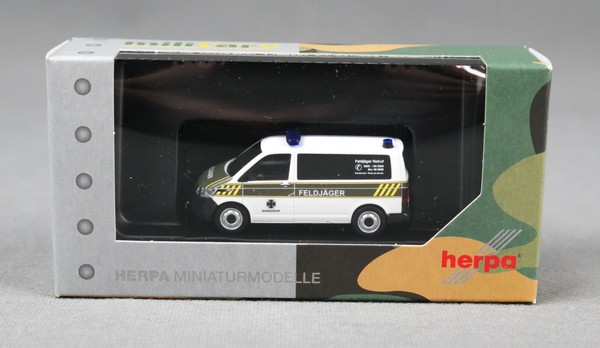 "Herpa 700900 H0,1:87 Volkswagen (Vw) T6.1 Bus \"FeldjäGer\", Weiß - Neuheit 2026!"-image