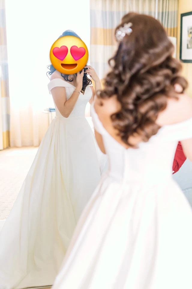 Impresionante vestido de novia satinado línea A fuera del hombro, talla 4 EE. UU.  Foto 4 de 4