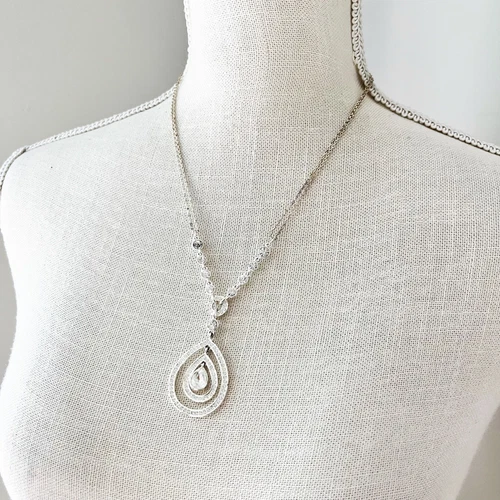 Givenchy Collana a goccia in argento con cristalli