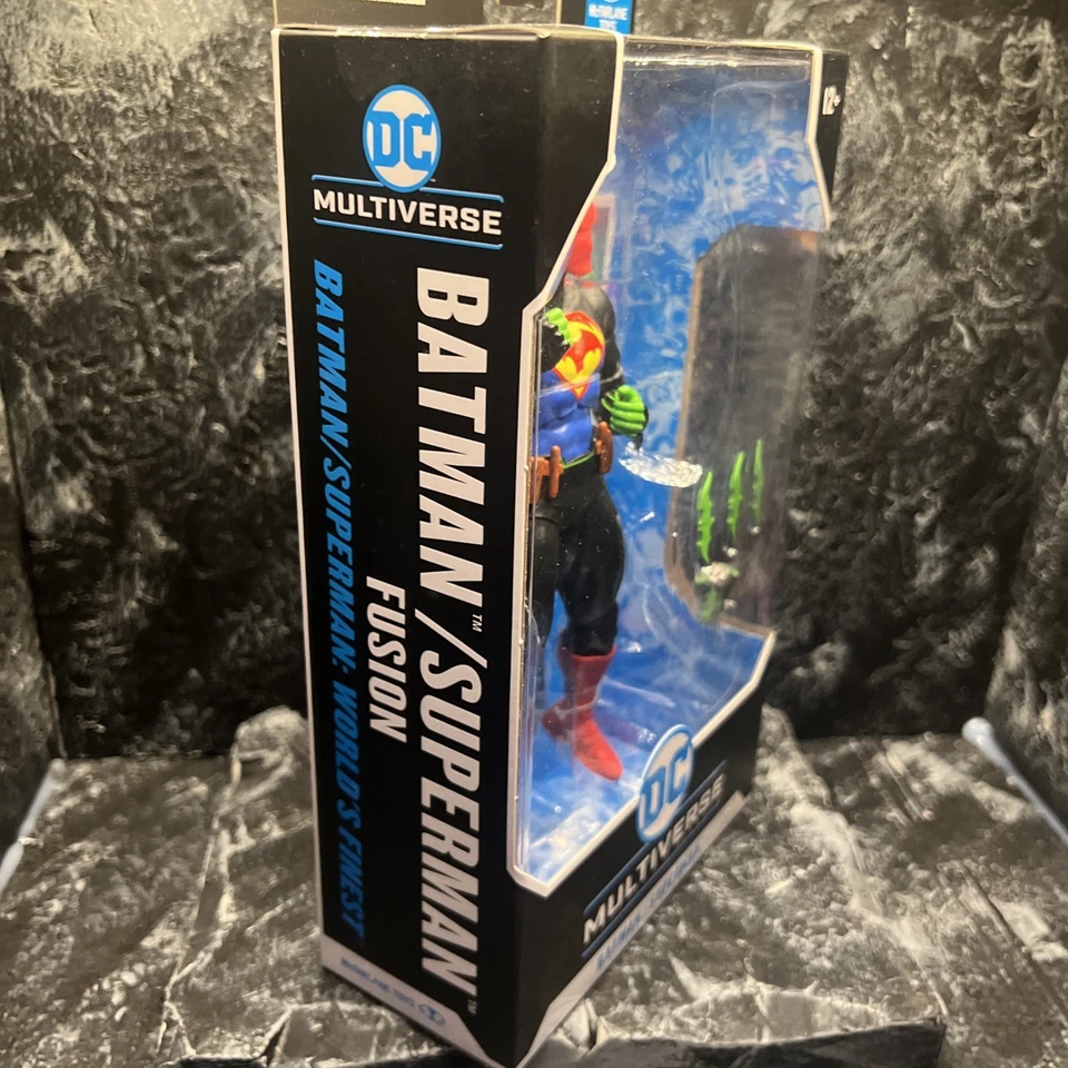 DC Multiverse 蝙蝠侠/超人融合 7 英寸比例可动人偶 — 第 3/4 张图片