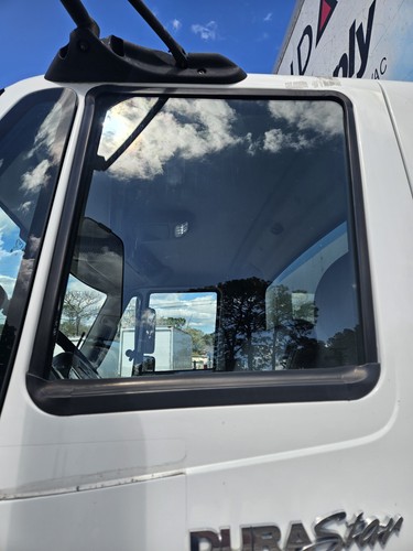 3546062C1 International DURASTAR Left/Driver Side Glass - USED - FAST SHIPPING 