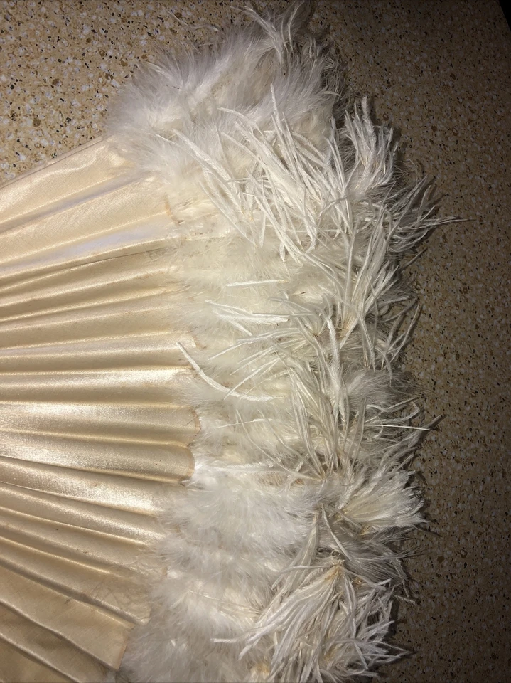 HERMOSO VENTILADOR DE MANO DE CELULOIDE PLUMA DE AVESTRUZ BLANCO 16 1/2 VINTAGE AÑOS 1900 Foto 2 de 3