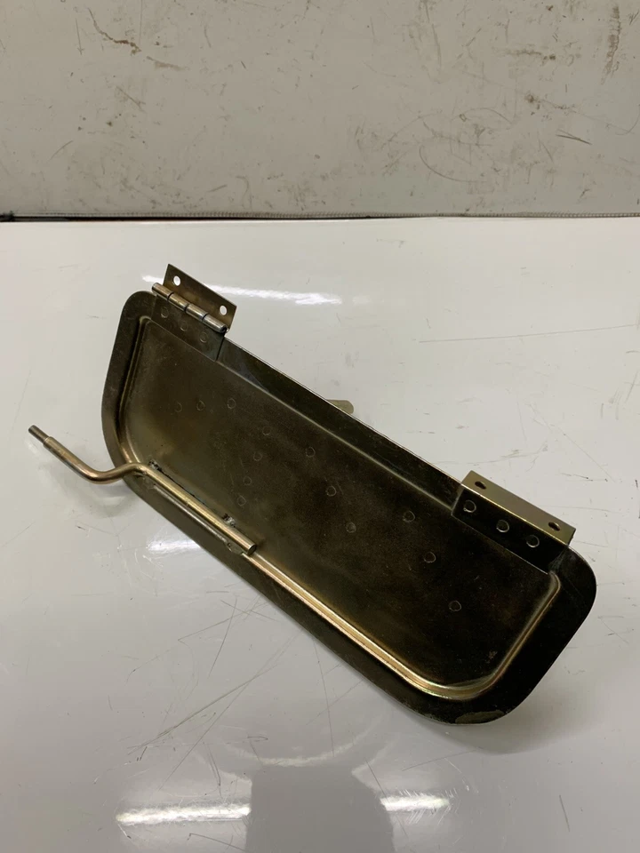 Solapa de puerta de ventilación de aire fresco MGB GT y Roadster HZA3924 1962-1972 también MGC GT y RDS Foto 3 de 4