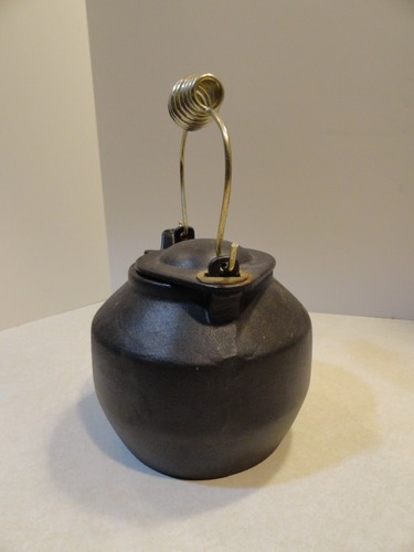 VINTAGE CAST IRON TEA KETTLE SWING LID COIL HANDLE Ceramic Enamel Inside - Picture 6 of 11