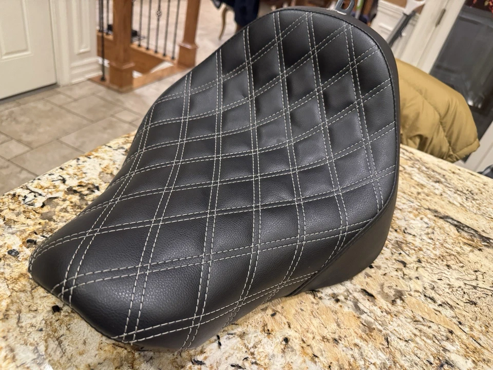 Saddlemen - 818-27-002LS - Asiento individual Renegade LS, negro Fatboy 2019/18 Foto 2 de 4